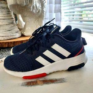 EUC Boys Adidas cloud foam shoes size 2